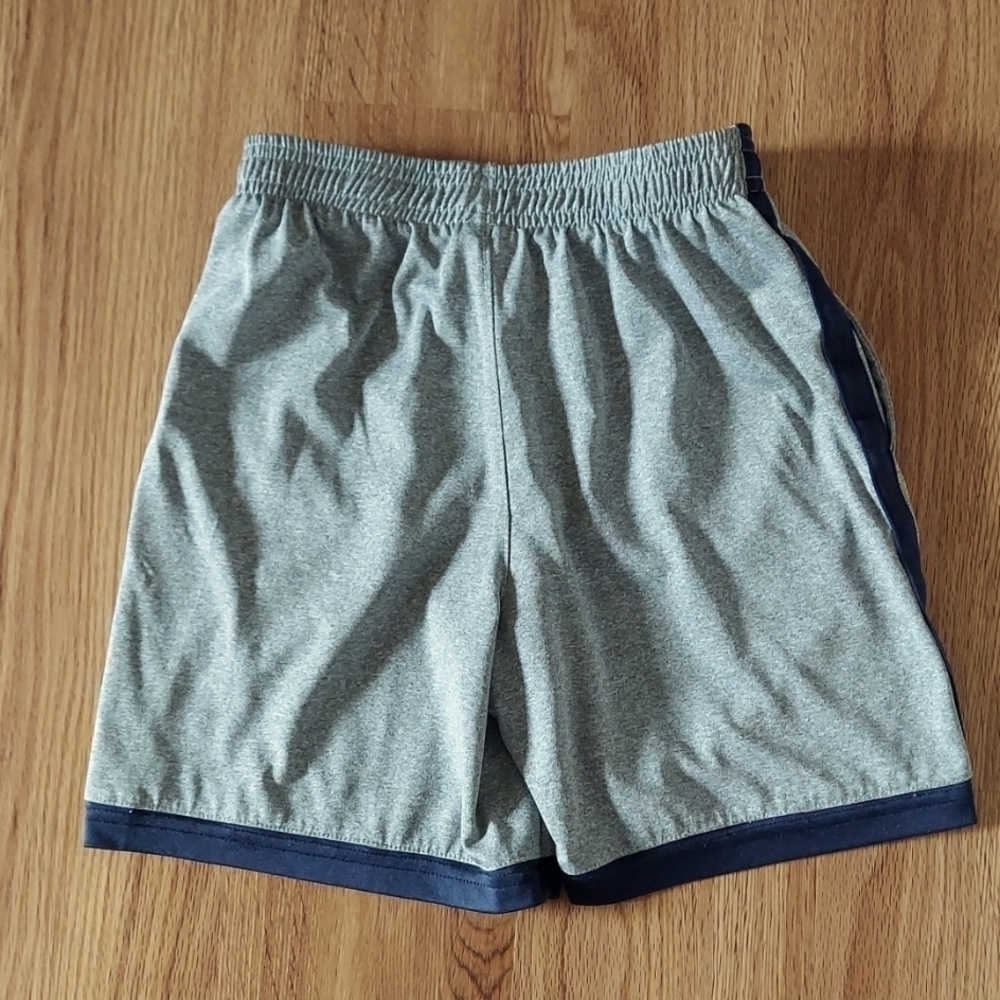 Fila shorts Size 7/8 - Picture 4 of 6